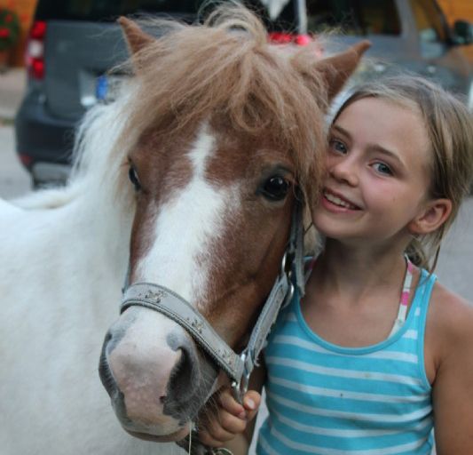 Mädchen mit Pferd